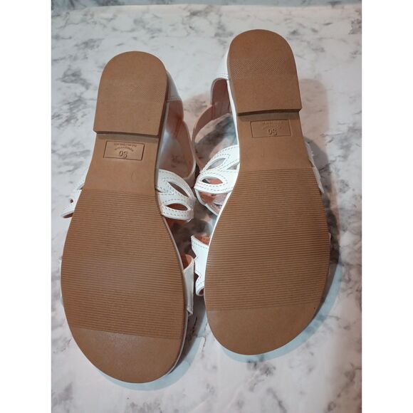 NWT SO Shiny White with White Floral Design Size 5 - Picture 7 of 7